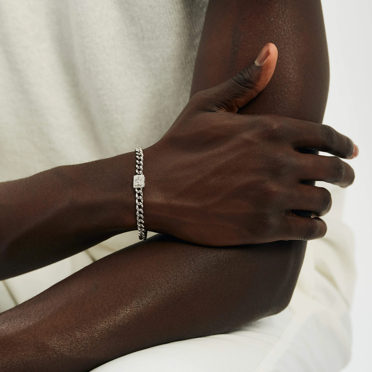 BAGUETTE CHARM DIAMOND BRACELET