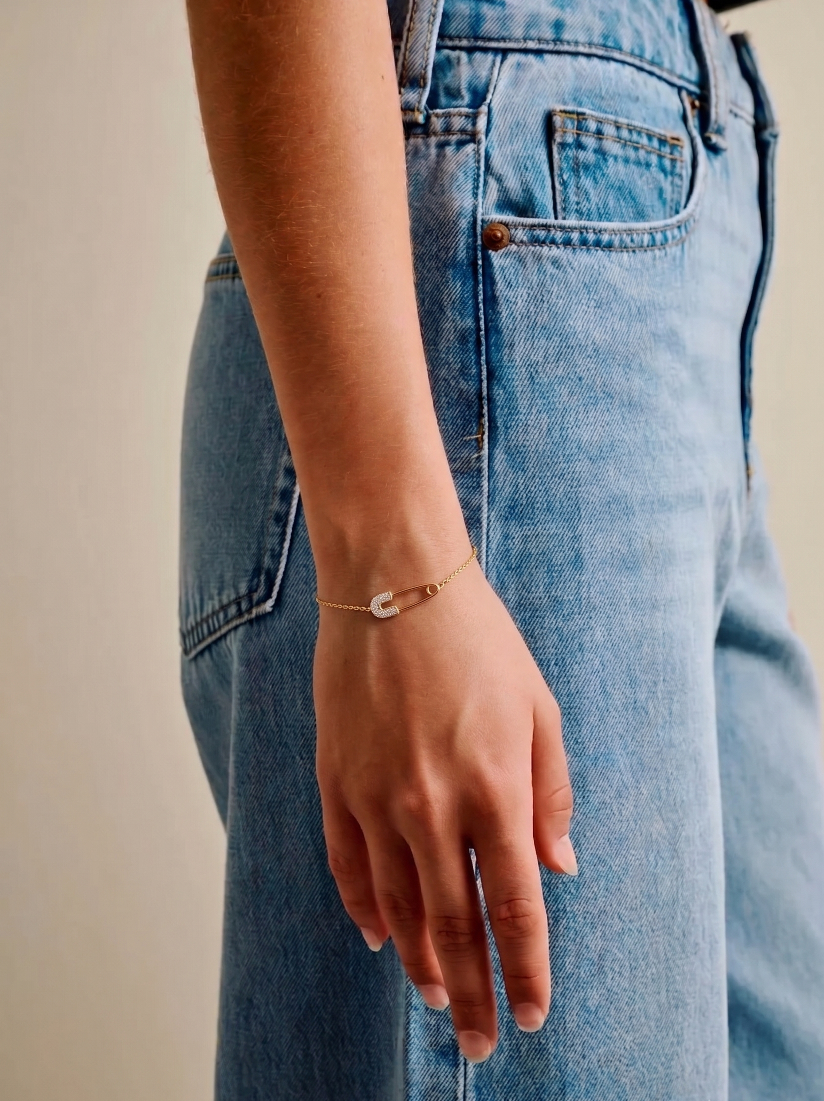 DIAMOND SAFETY PIN BRACELET