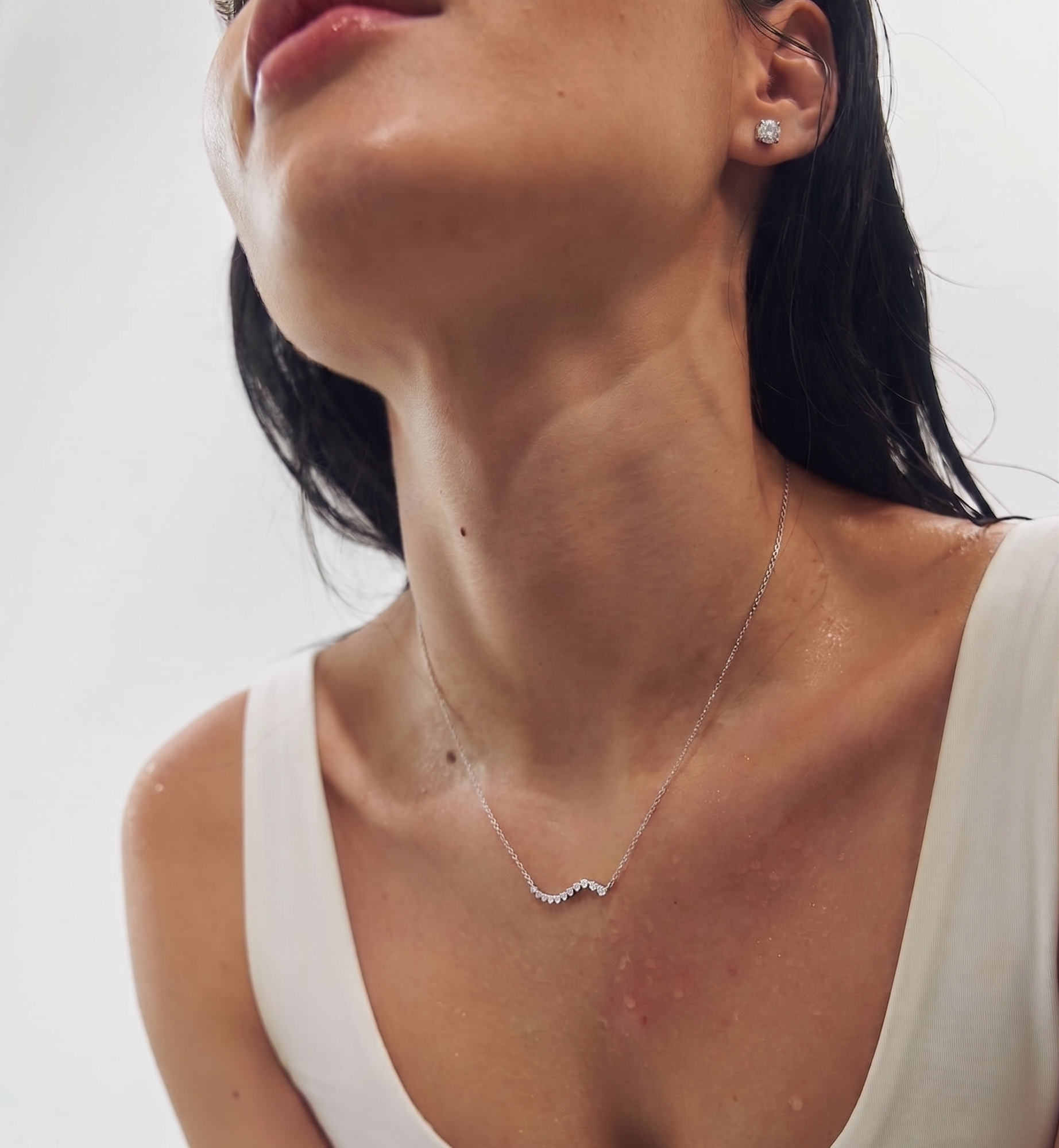WAVY DIAMOND PENDANT NECKLACE