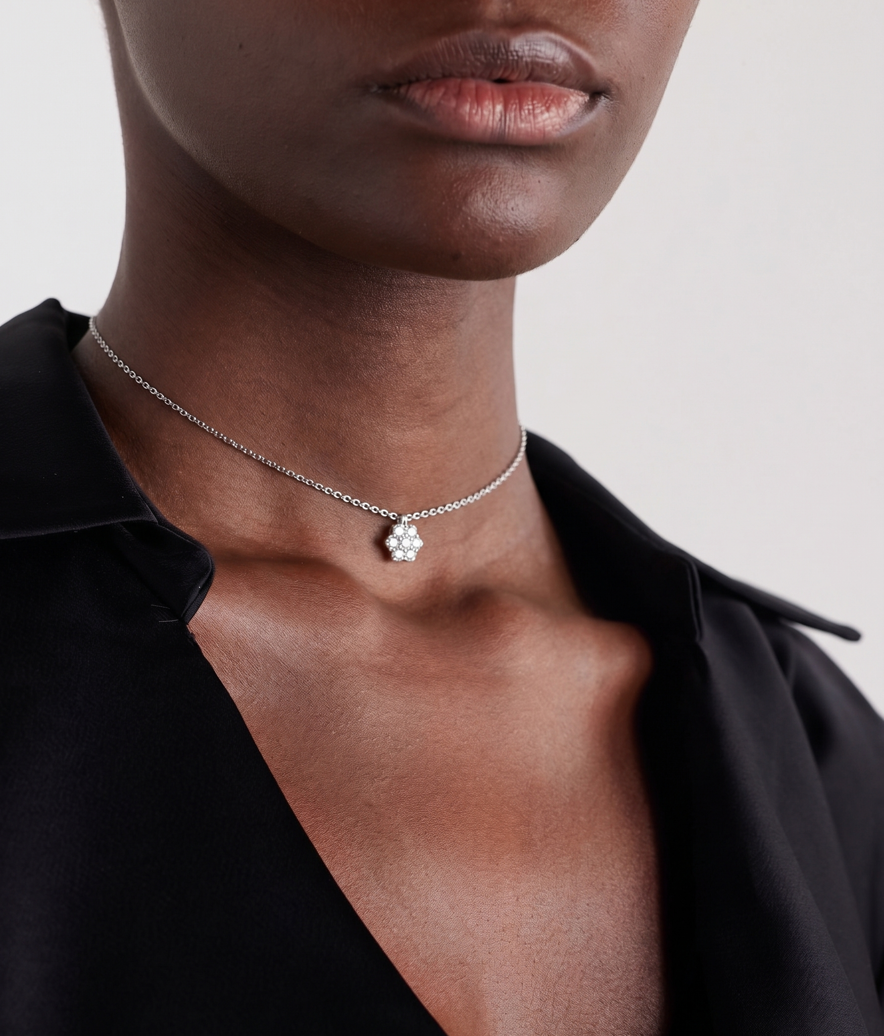 DIAMOND FLOWER PENDANT NECKLACE