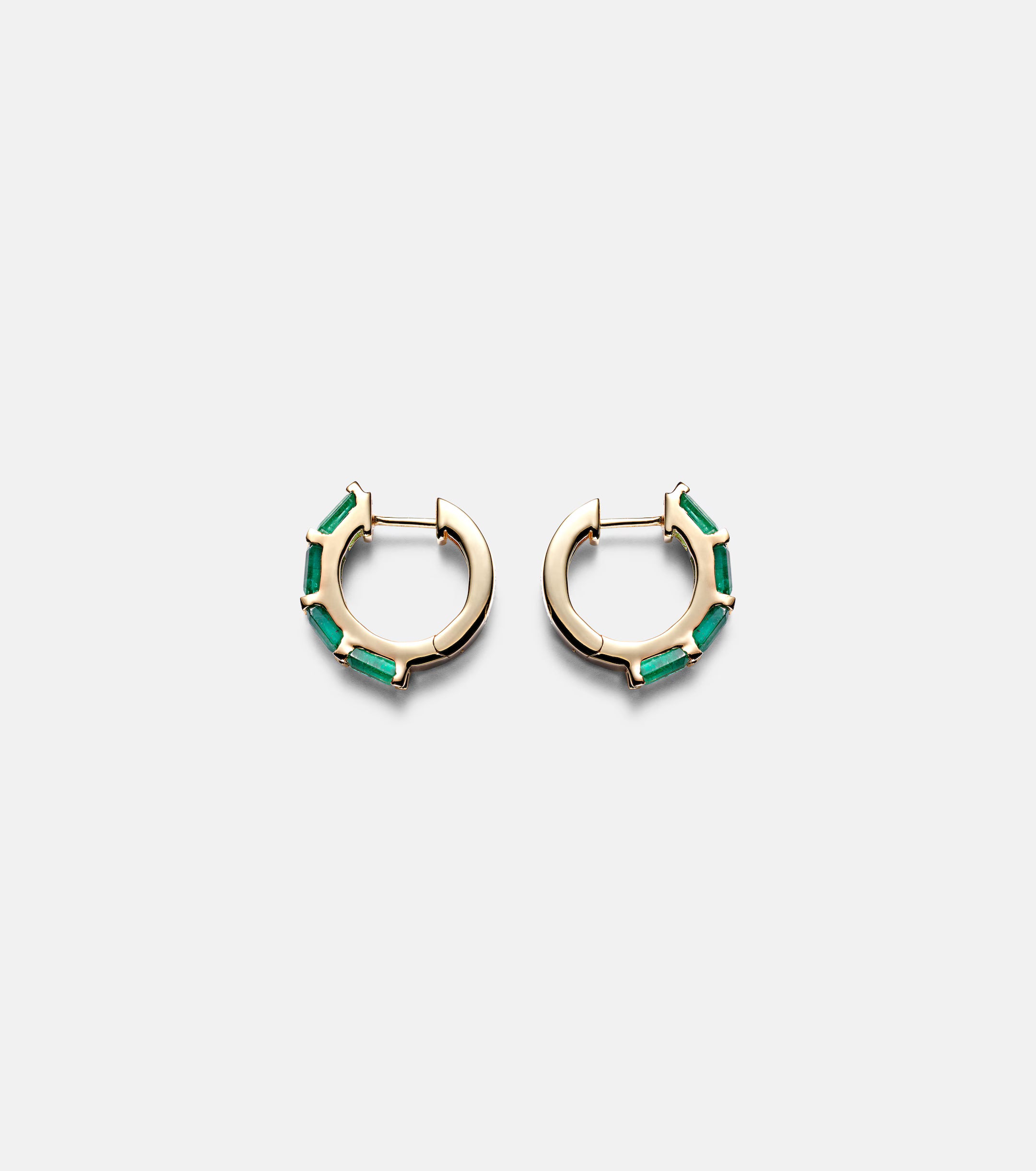 HUGGIE EARRINGS WITH EMERALD