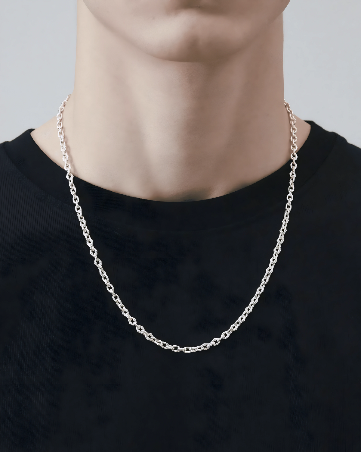 THIN UMLAUT LINK NECKLACE
