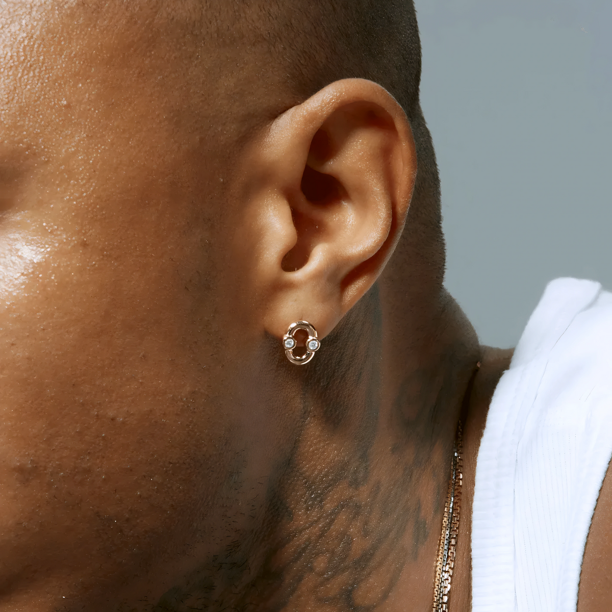 UMLAUT DIAMOND DETAIL STUD EARRINGS